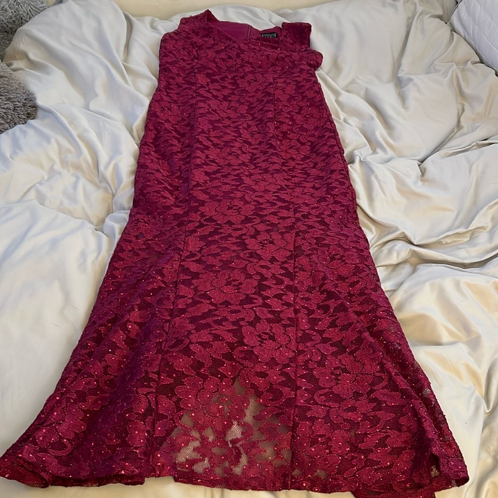 EUC MAGENTA MERMAID SEQUINED LACE GOWN IN 4